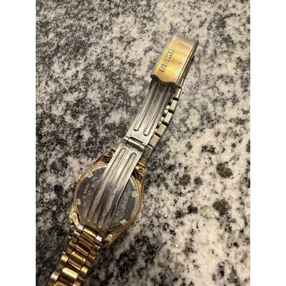 Vintage Seiko Ladies Gold Tone Black Date Day Dial Fluted SQ Japan